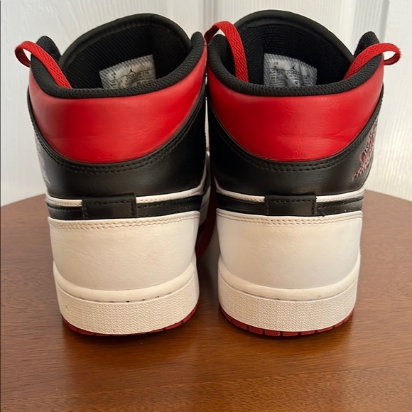 Jordan Nike Sneakers (Men's Size: 9) - Picture 4 of 8